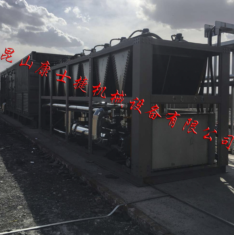 螺桿式風(fēng)冷冷水機組現(xiàn)場